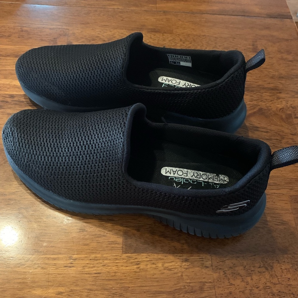 Women’s memory foam Sketchers